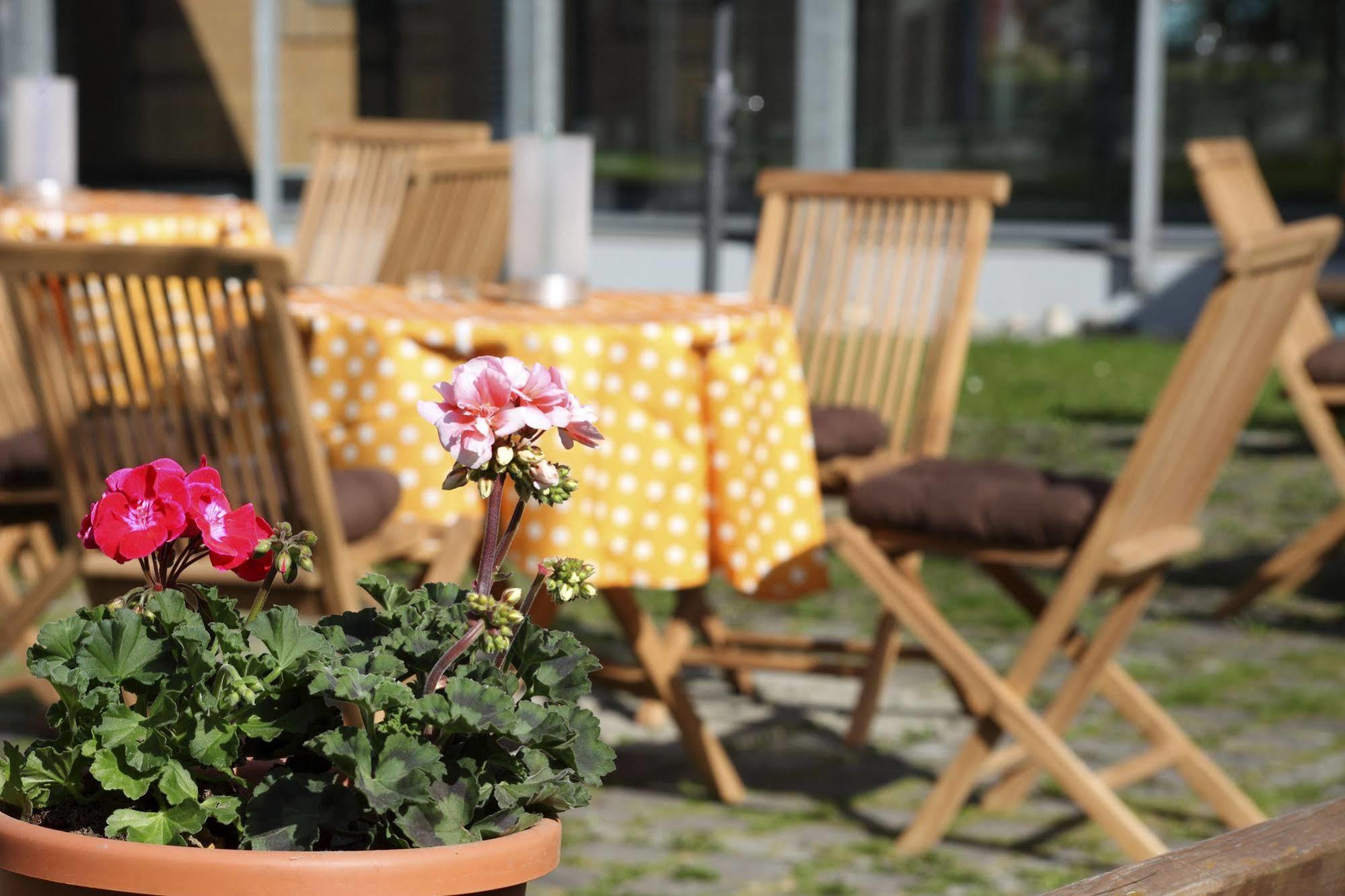 Vch Hotel Грайфсвалд Екстериор снимка